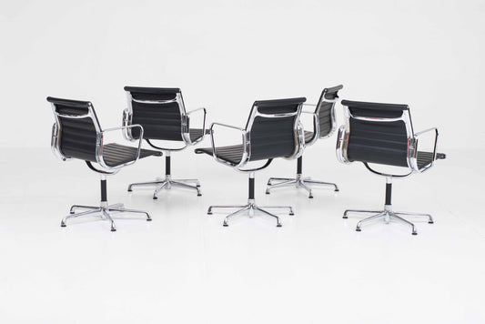 Vintage Bürostuhl EA 108 von Charles und Ray Eames für ICF schwarz Leder