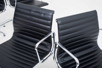 Vintage Bürostuhl EA 108 von Charles und Ray Eames für ICF schwarz Leder