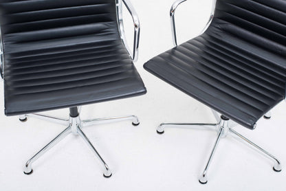 Vintage Bürostuhl EA 108 von Charles und Ray Eames für ICF schwarz Leder