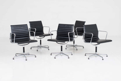 Vintage Bürostuhl EA 108 von Charles und Ray Eames für ICF schwarz Leder
