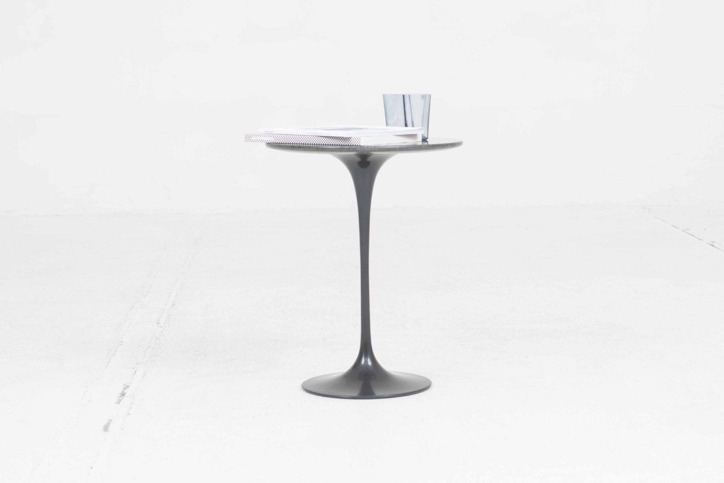 Vintage Tulip Beistelltisch von Eero Saarinen für Knoll in Granit Ø 41cm