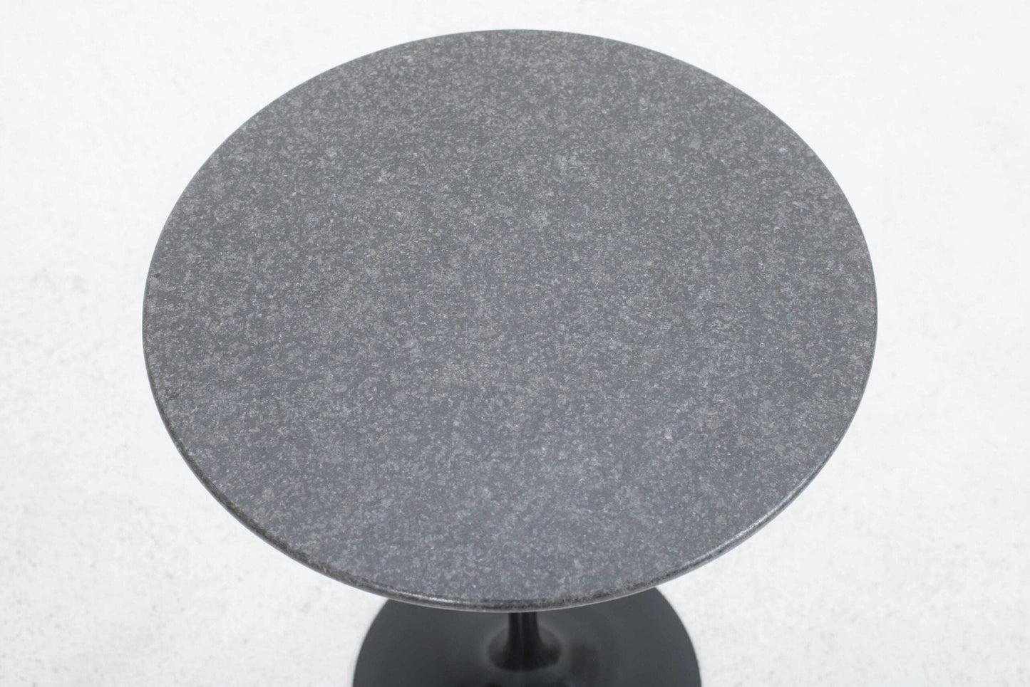 Vintage Tulip Beistelltisch von Eero Saarinen für Knoll in Granit Ø 41cm