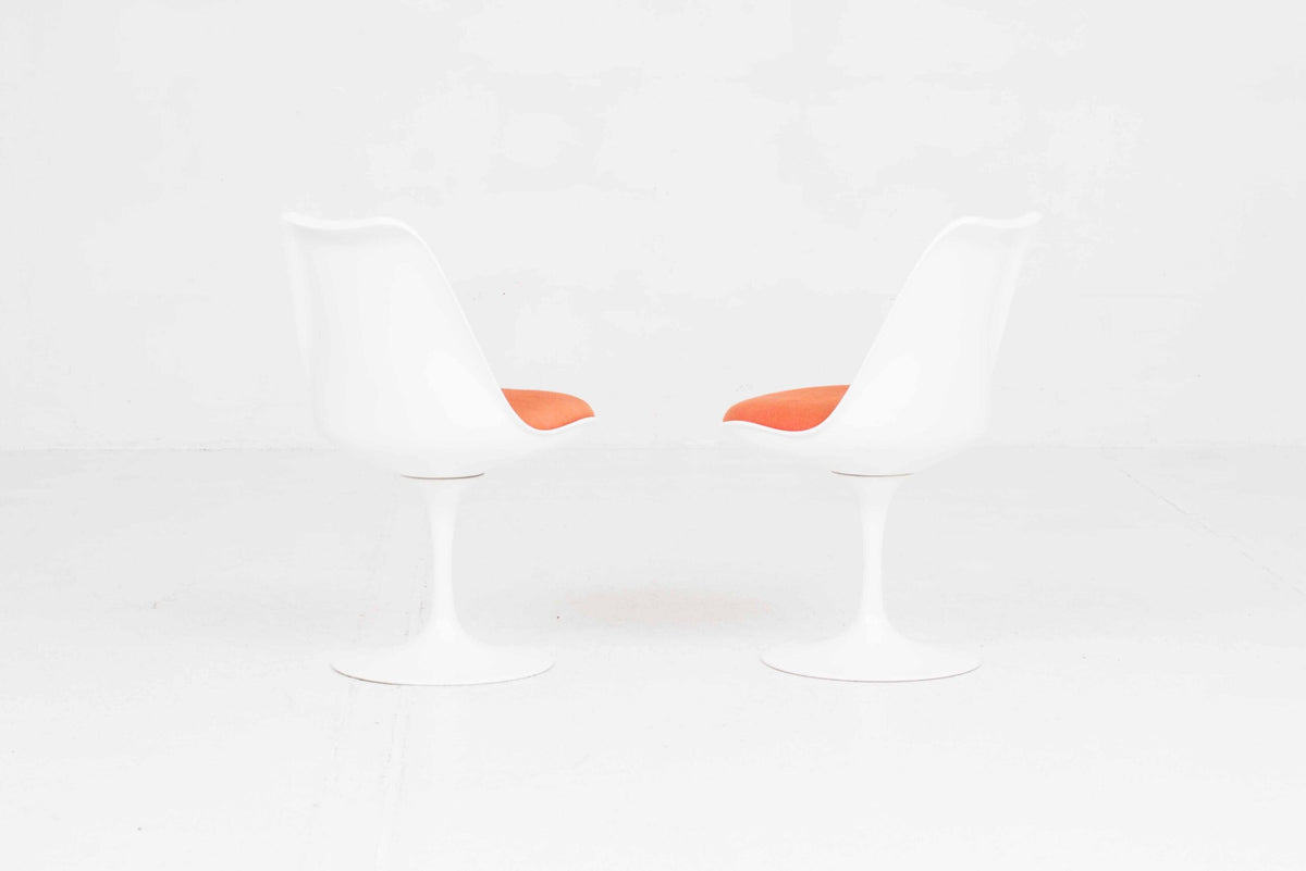 Tulip Stuhl von Eero Saarinen für Knoll International mit orangem Sitzkissen