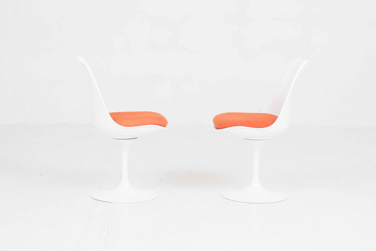 Tulip Stuhl von Eero Saarinen für Knoll International mit orangem Sitzkissen