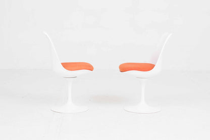 Tulip Stuhl von Eero Saarinen für Knoll International mit orangem Sitzkissen