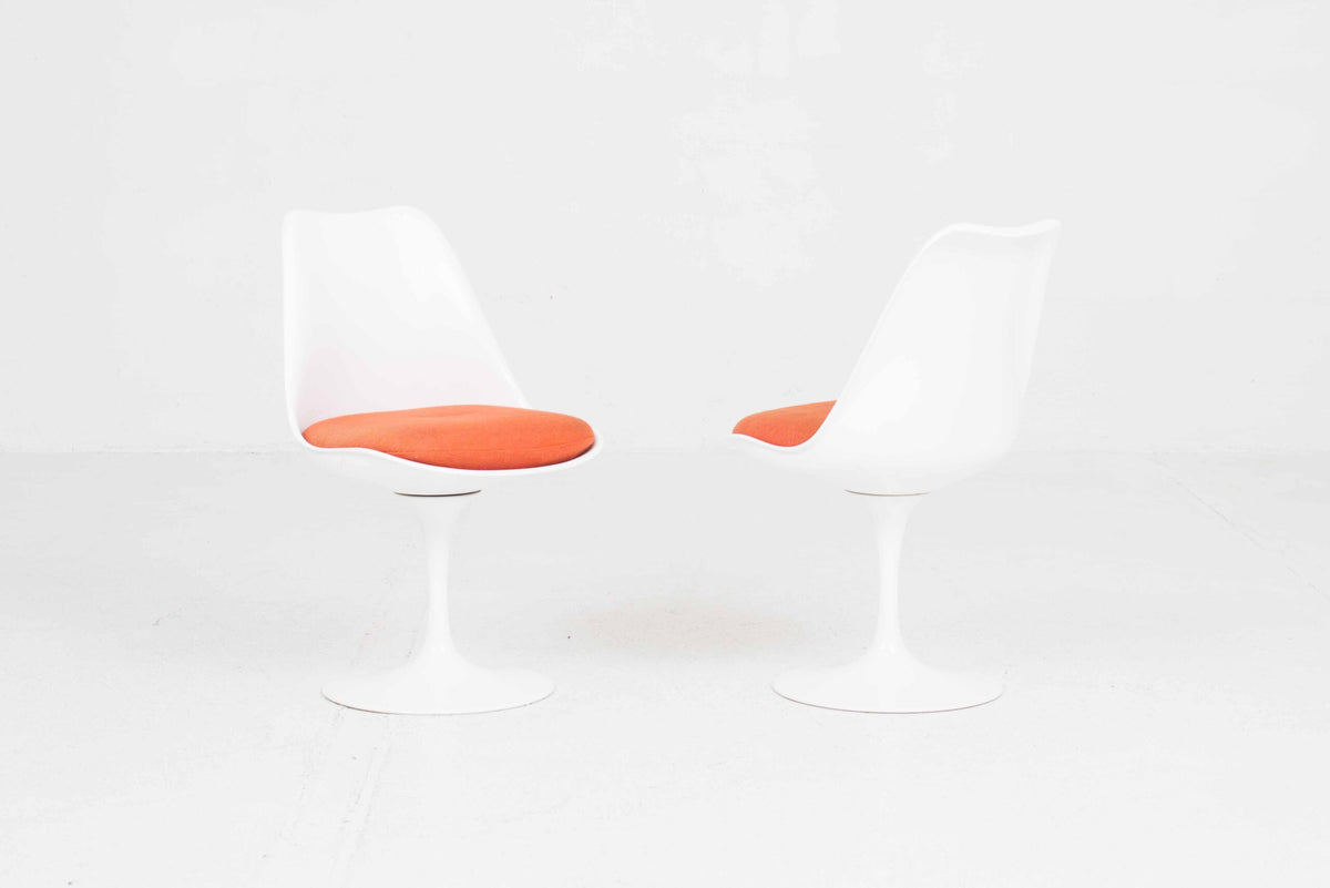 Tulip Stuhl von Eero Saarinen für Knoll International mit orangem Sitzkissen