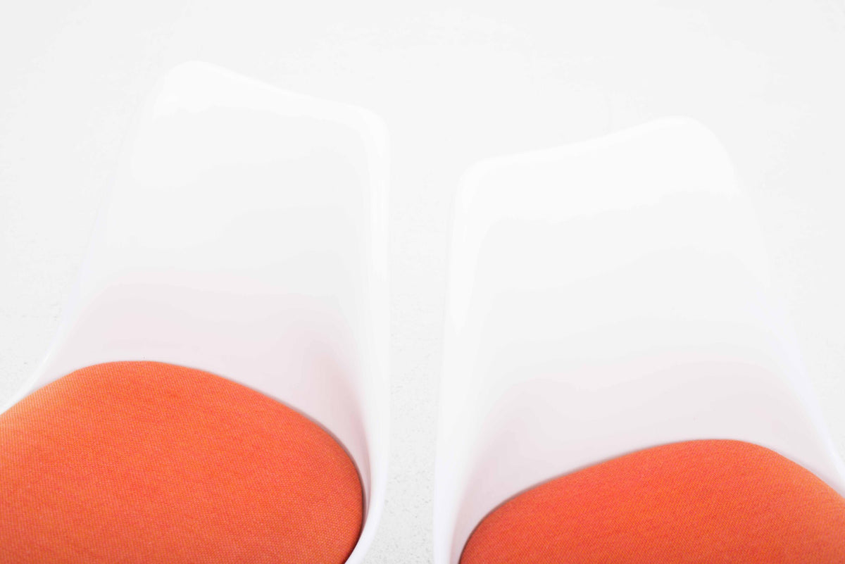Tulip Stuhl von Eero Saarinen für Knoll International mit orangem Sitzkissen