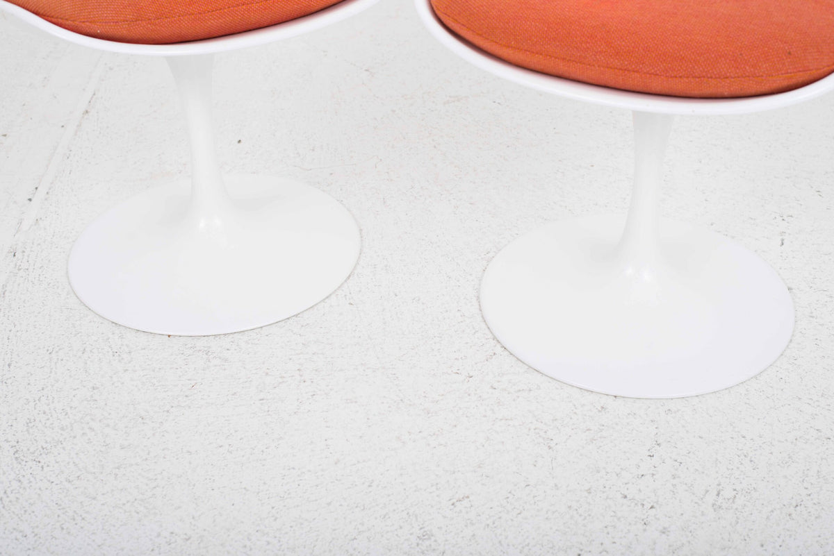 Tulip Stuhl von Eero Saarinen für Knoll International mit orangem Sitzkissen