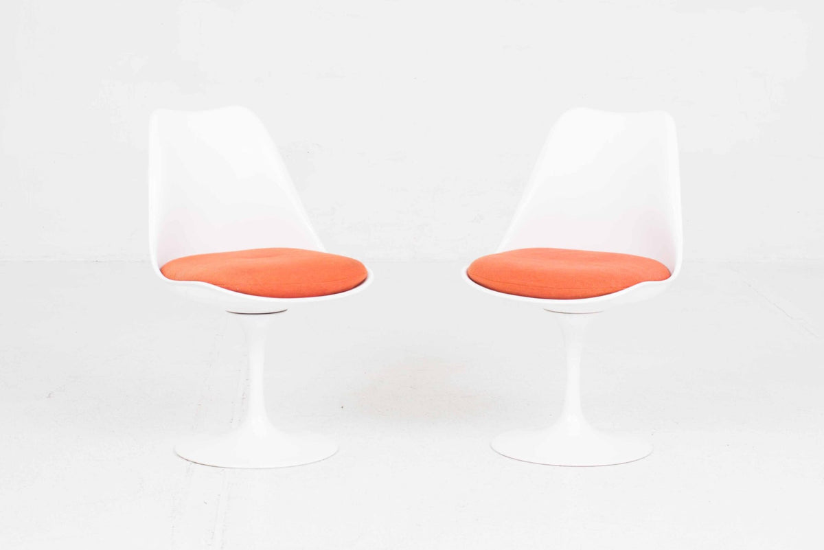 Tulip Stuhl von Eero Saarinen für Knoll International mit orangem Sitzkissen