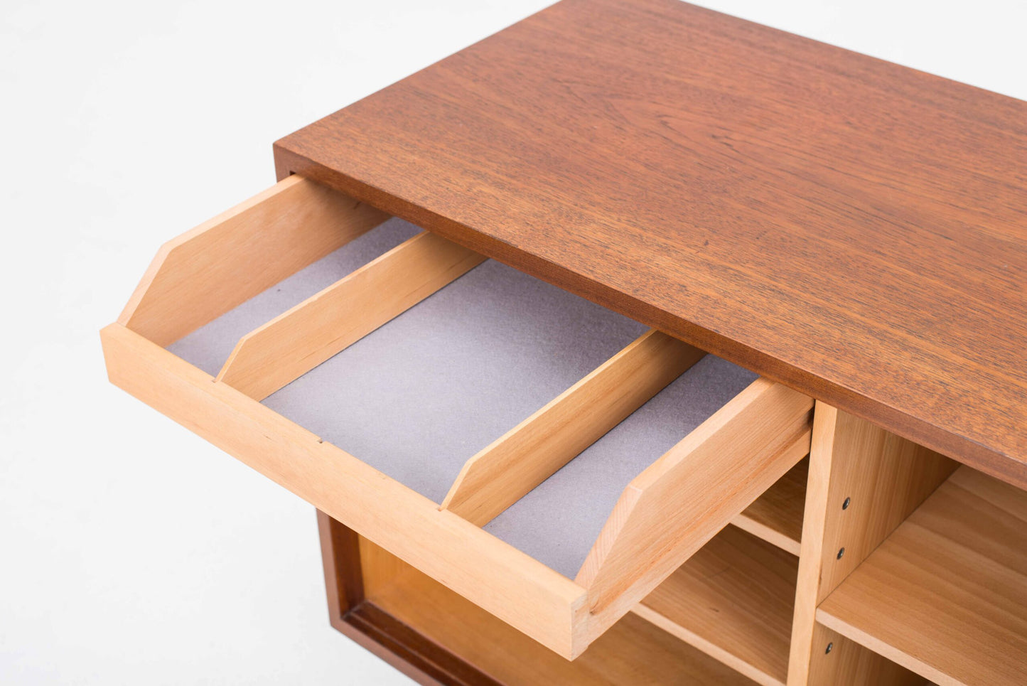 Vintage Sideboard von Florence Knoll für Knoll International mit Seegrasfronten