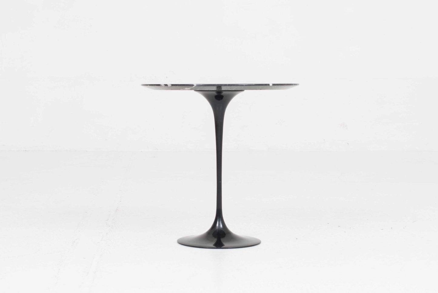 Vintage Beistelltisch "Tulip" von Eero Saarinen für Knoll International, schwarzer Marmor, Ø51cm