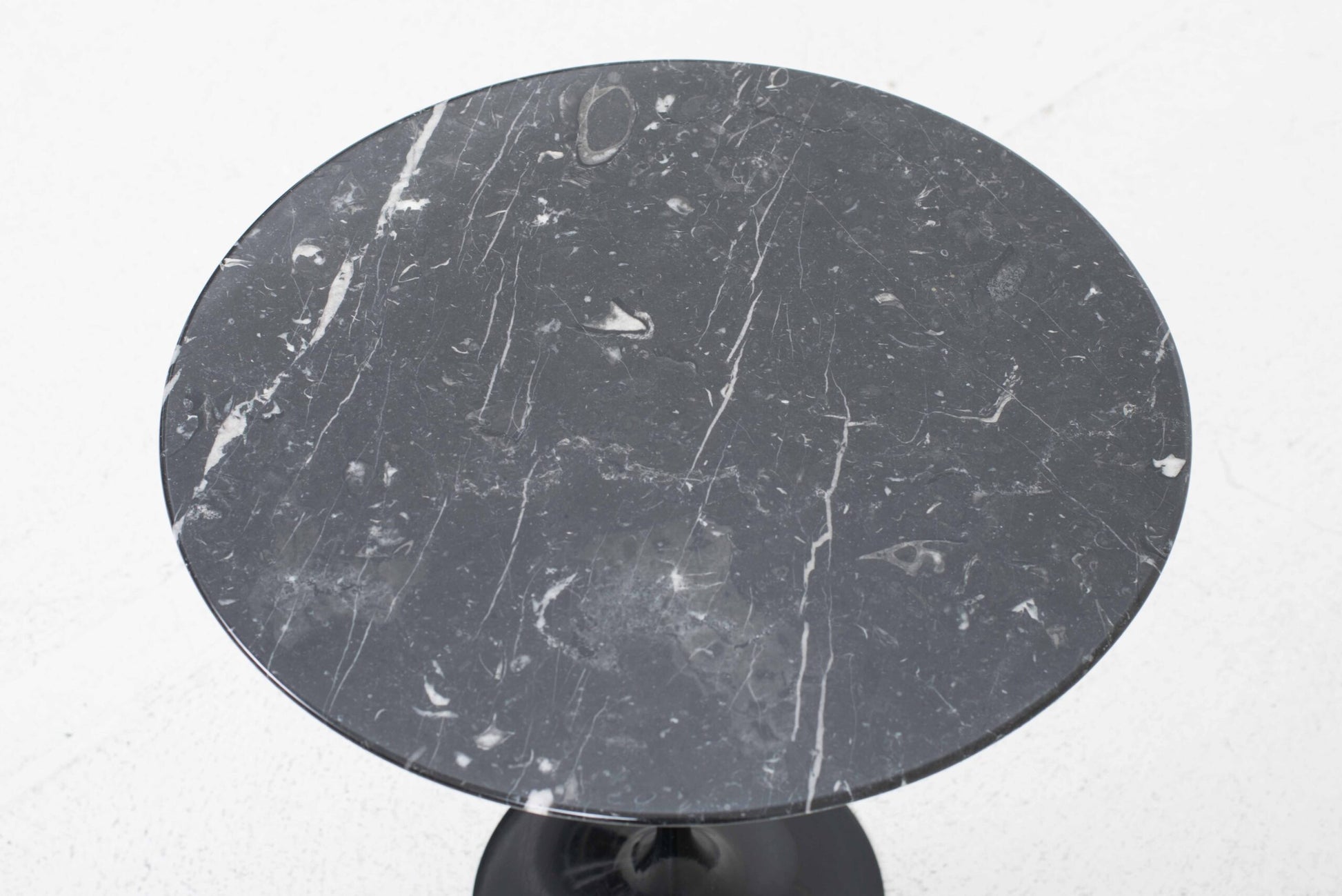 Vintage Beistelltisch "Tulip" von Eero Saarinen für Knoll International, schwarzer Marmor, Ø51cm