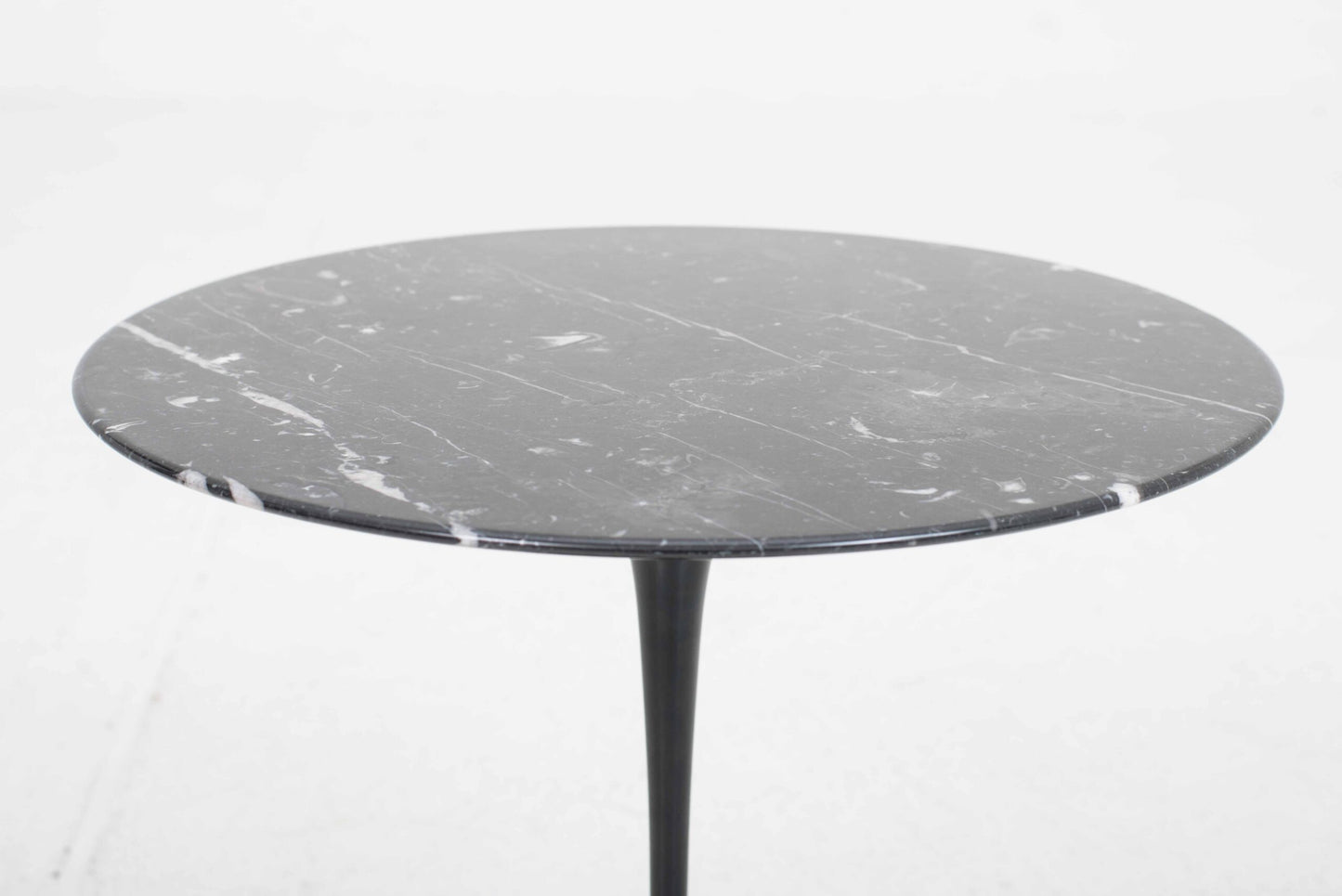 Vintage Beistelltisch "Tulip" von Eero Saarinen für Knoll International, schwarzer Marmor, Ø51cm