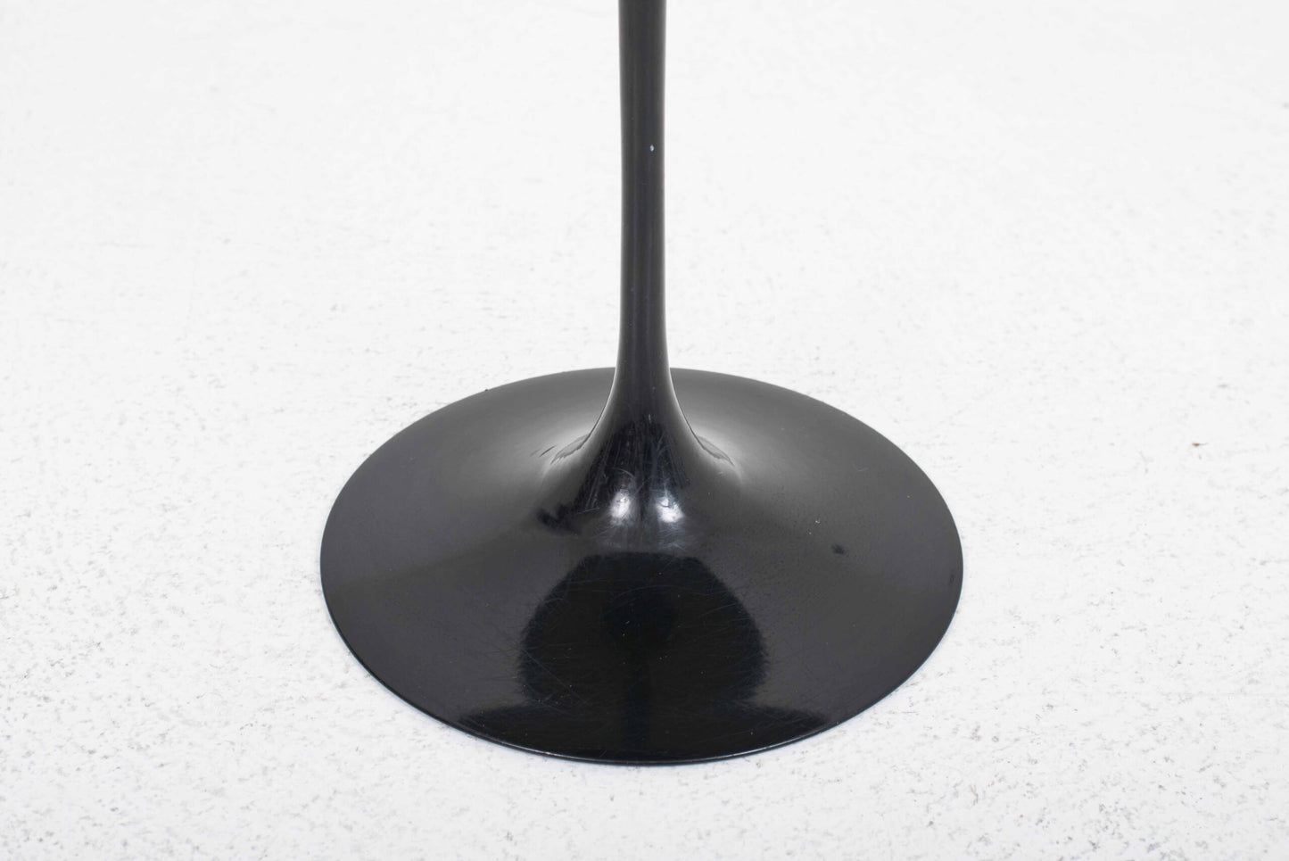 Vintage Beistelltisch "Tulip" von Eero Saarinen für Knoll International, schwarzer Marmor, Ø51cm