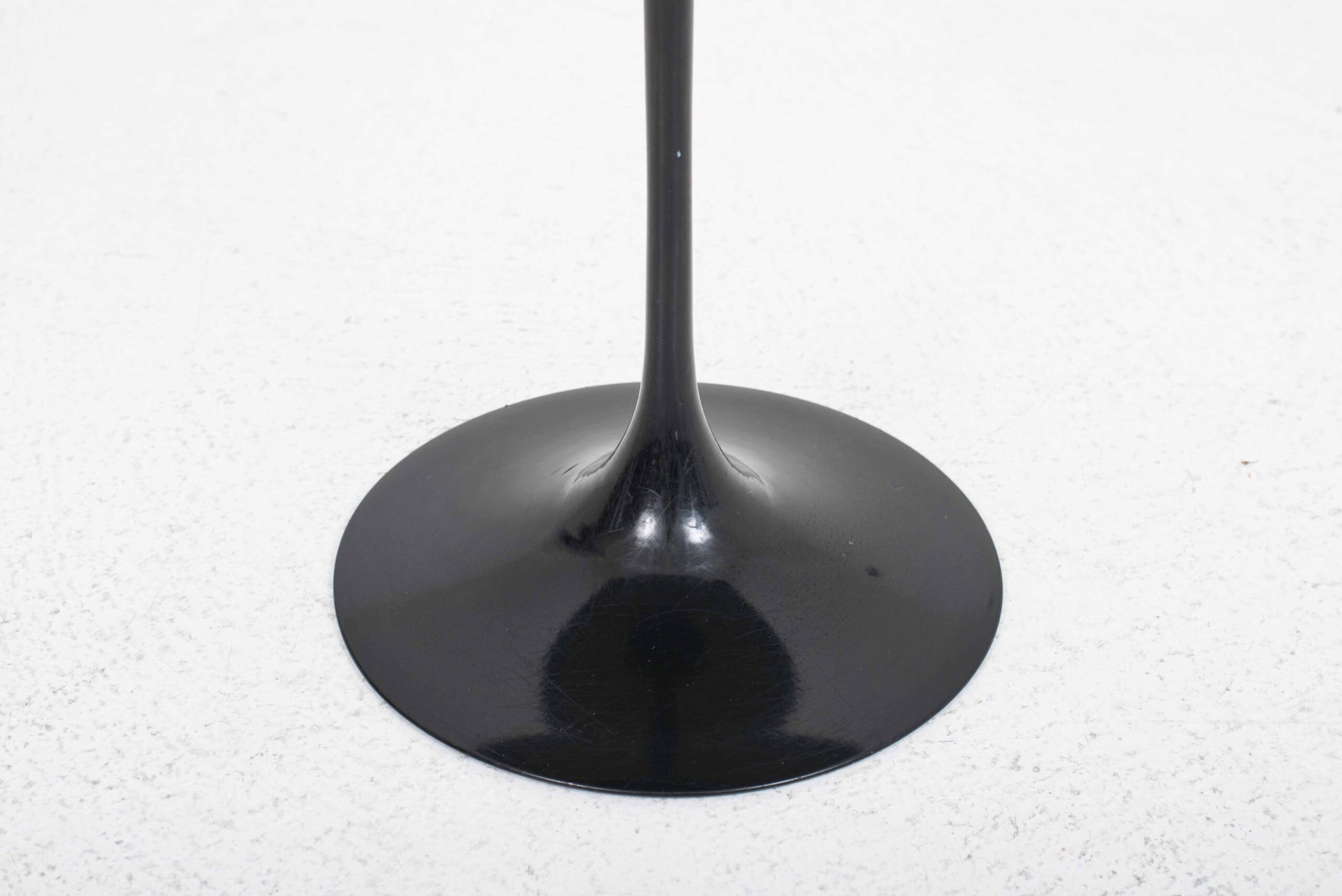 Vintage Beistelltisch "Tulip" von Eero Saarinen für Knoll International, schwarzer Marmor, Ø51cm
