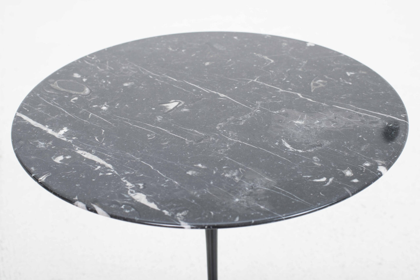 Vintage Beistelltisch "Tulip" von Eero Saarinen für Knoll International, schwarzer Marmor, Ø51cm