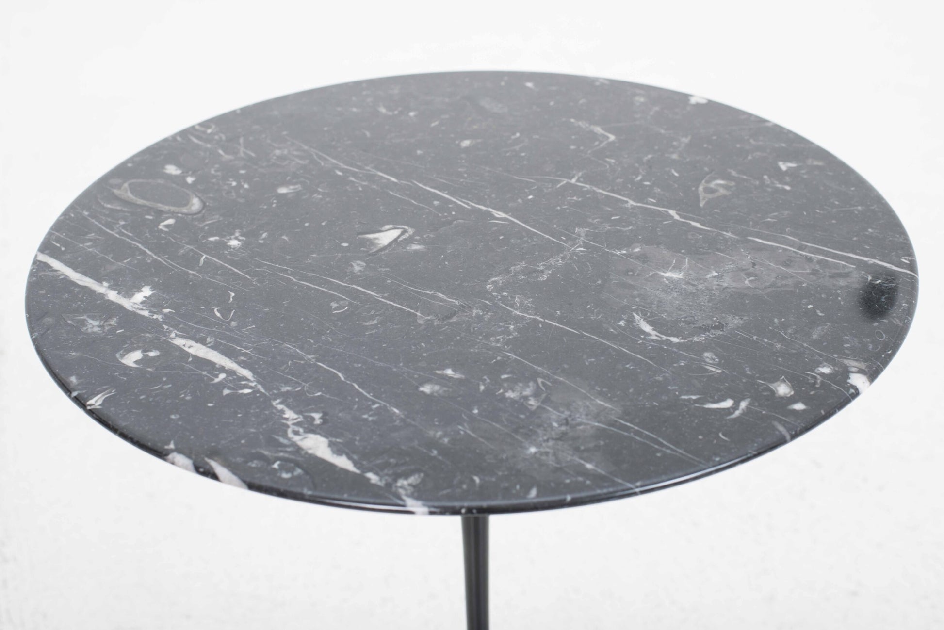 Vintage Beistelltisch "Tulip" von Eero Saarinen für Knoll International, schwarzer Marmor, Ø51cm