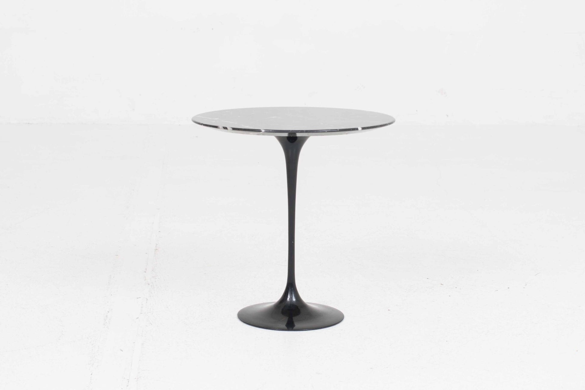 Vintage Beistelltisch "Tulip" von Eero Saarinen für Knoll International, schwarzer Marmor, Ø51cm