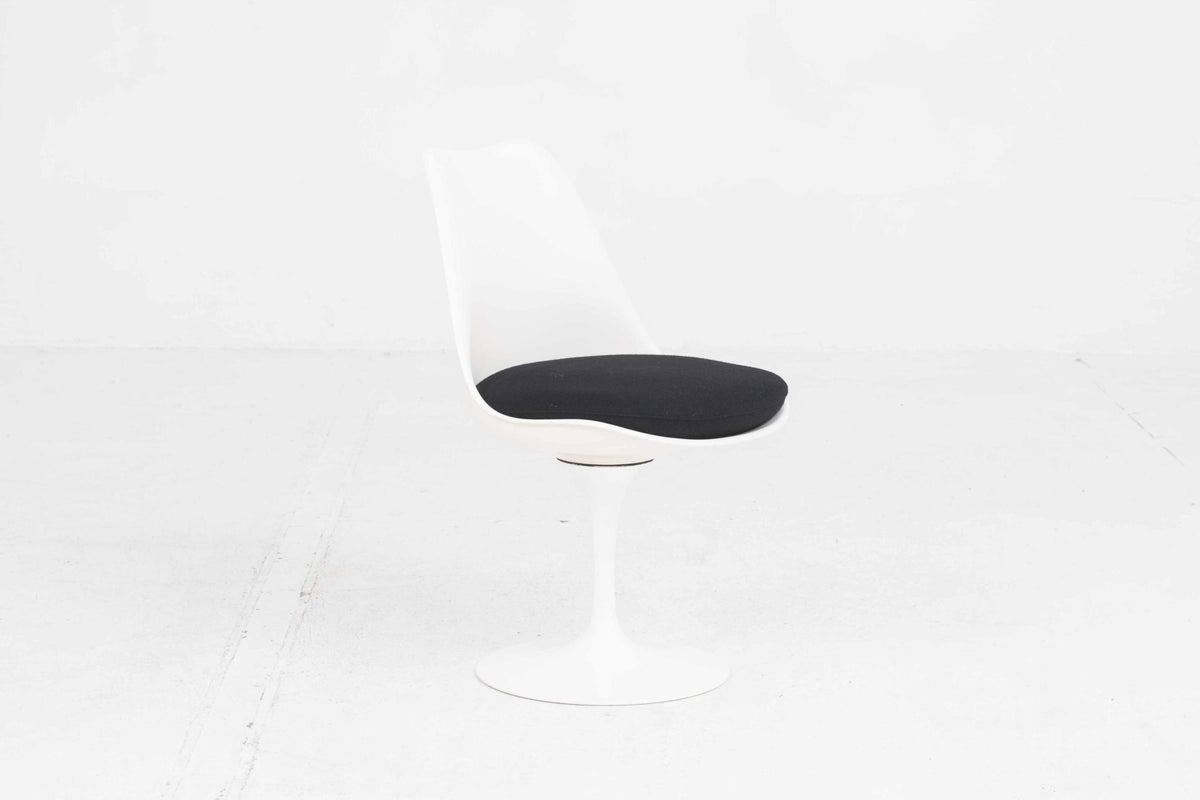 Tulip Chair by Eero Saarinen for Knoll International black