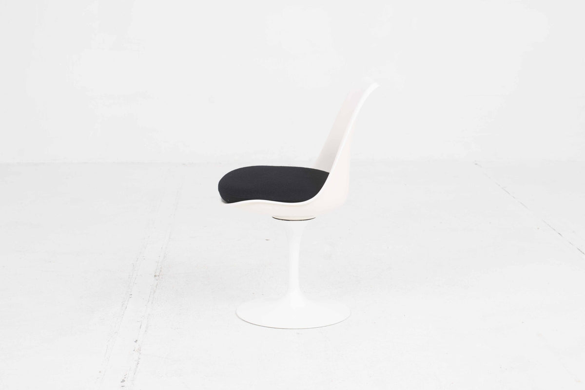 Tulip Chair by Eero Saarinen for Knoll International black