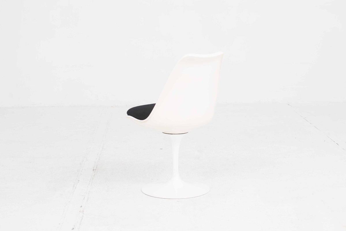 Tulip Chair by Eero Saarinen for Knoll International black
