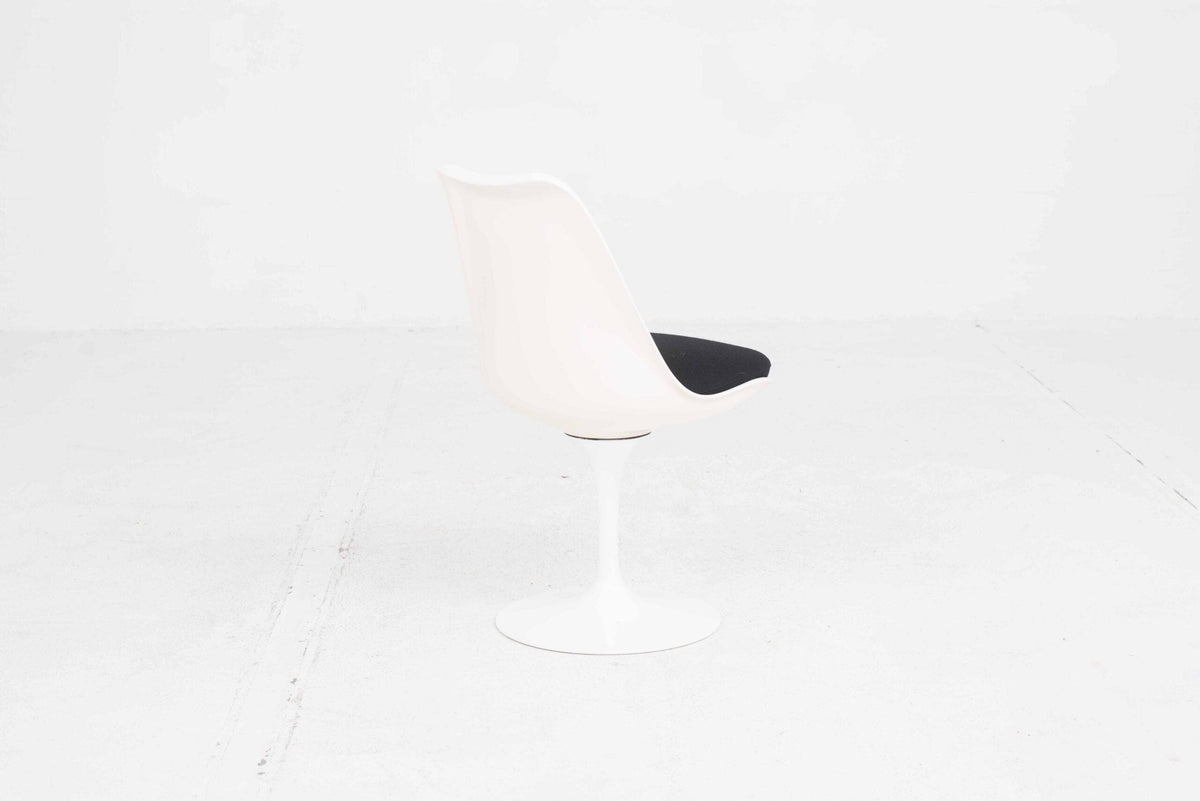 Tulip Chair by Eero Saarinen for Knoll International black