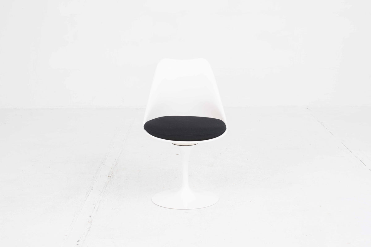 Tulip Chair by Eero Saarinen for Knoll International black