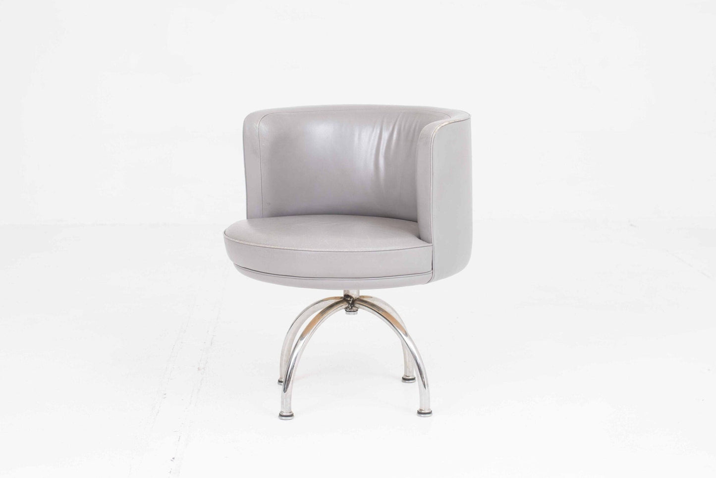 Fauteuil vintage Expo 70 de Hindermann en cuir gris par Robert et Trix Haussmann