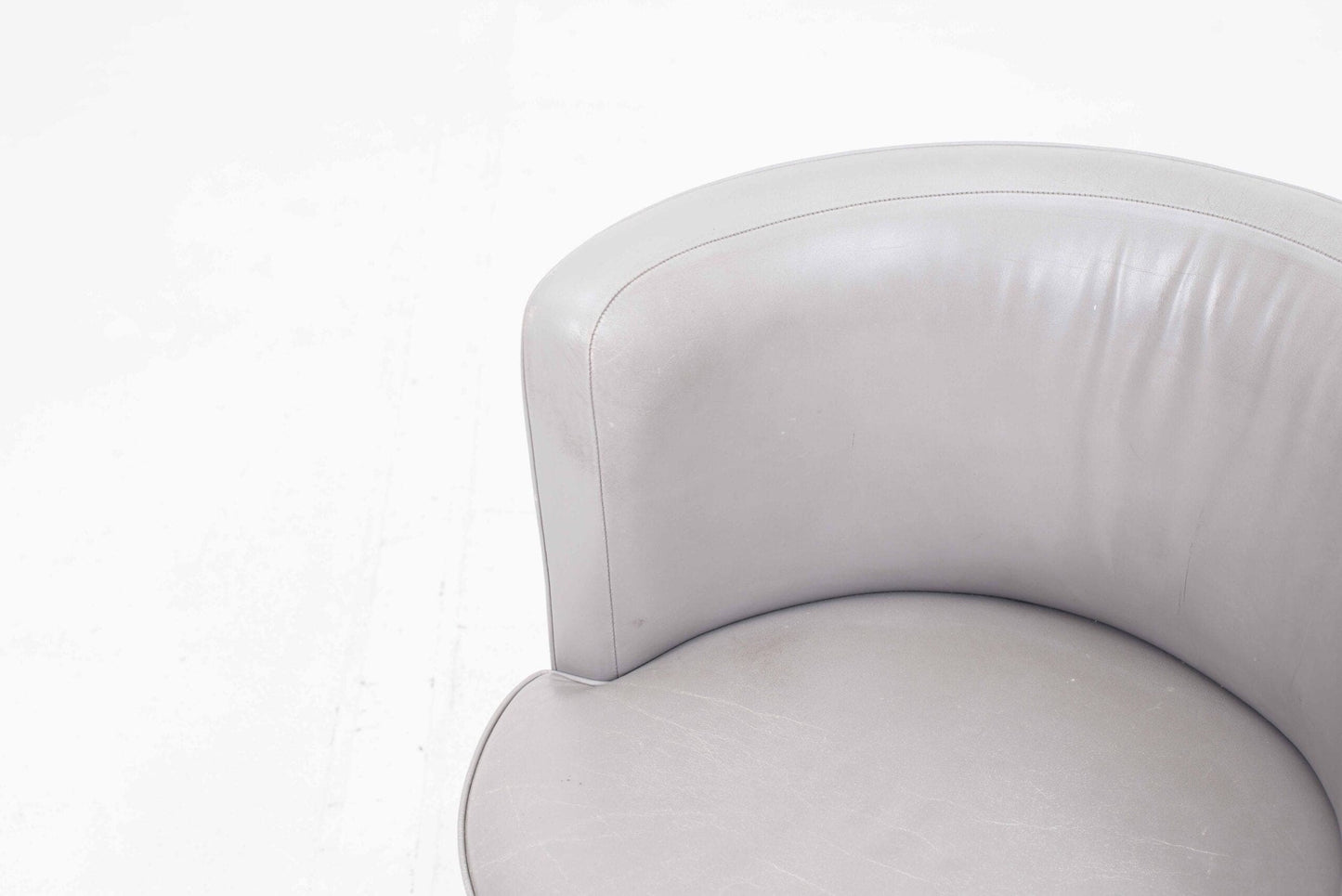 Fauteuil vintage Expo 70 de Hindermann en cuir gris par Robert et Trix Haussmann