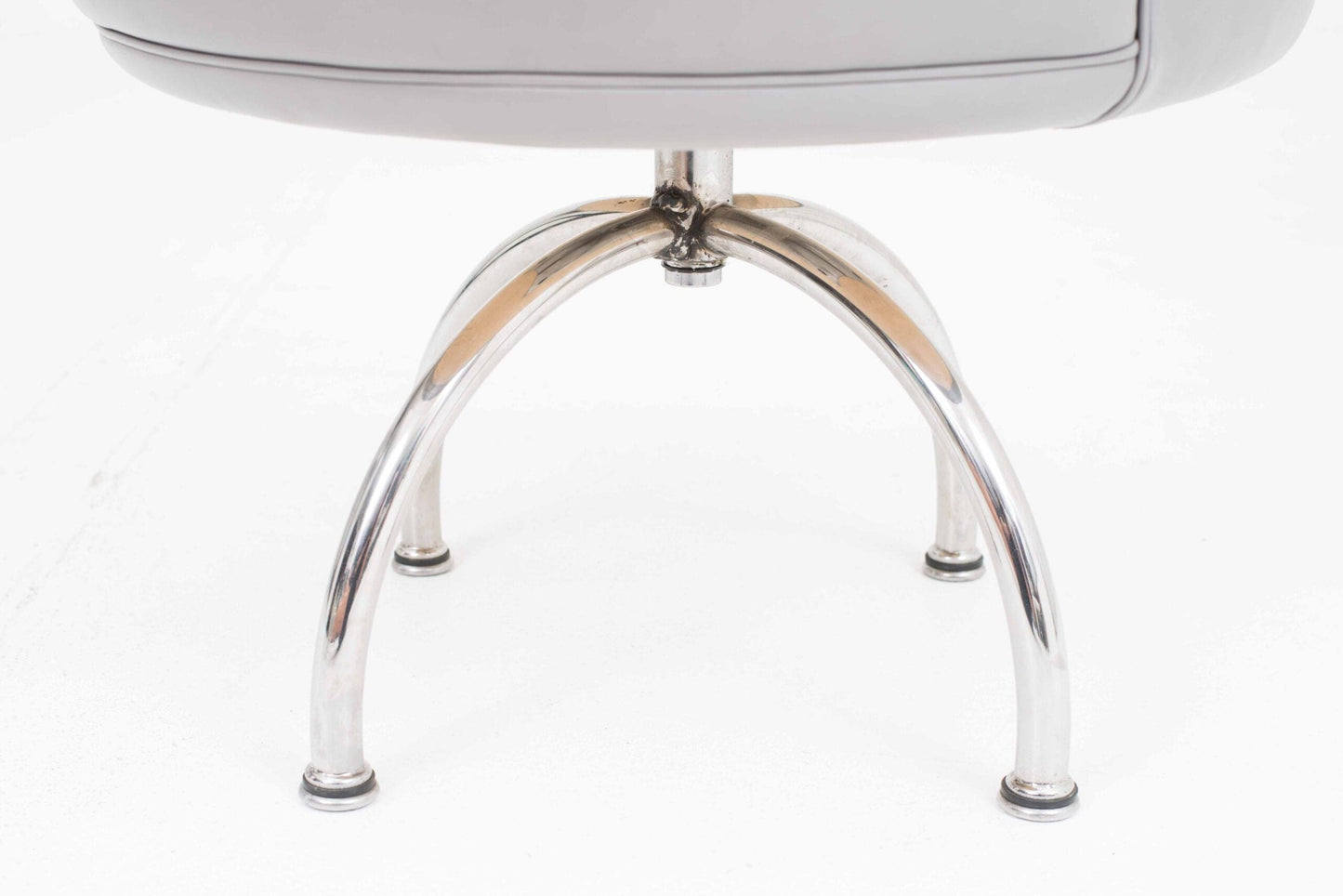 Fauteuil vintage Expo 70 de Hindermann en cuir gris par Robert et Trix Haussmann