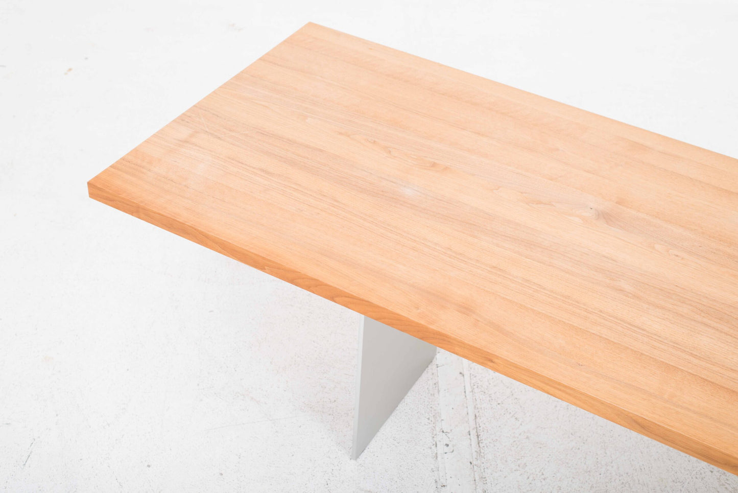 Alia table walnut
