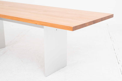 Alia table walnut
