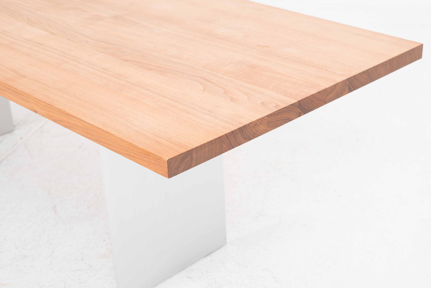 Alia table walnut
