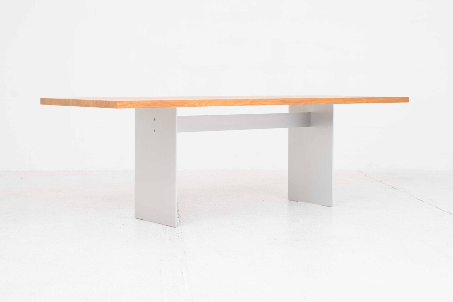 Alia table walnut