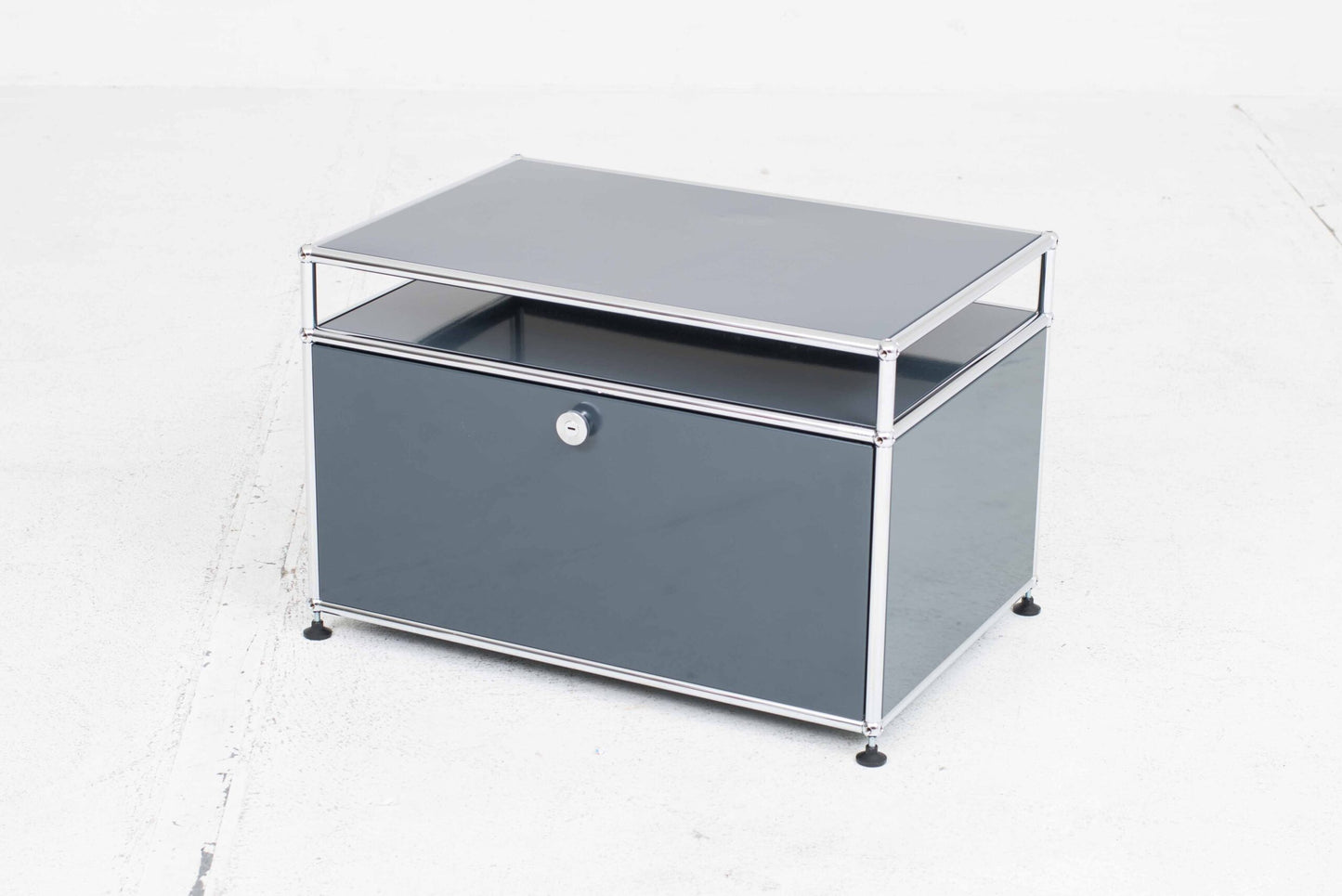 Meubles USM en gris anthracite