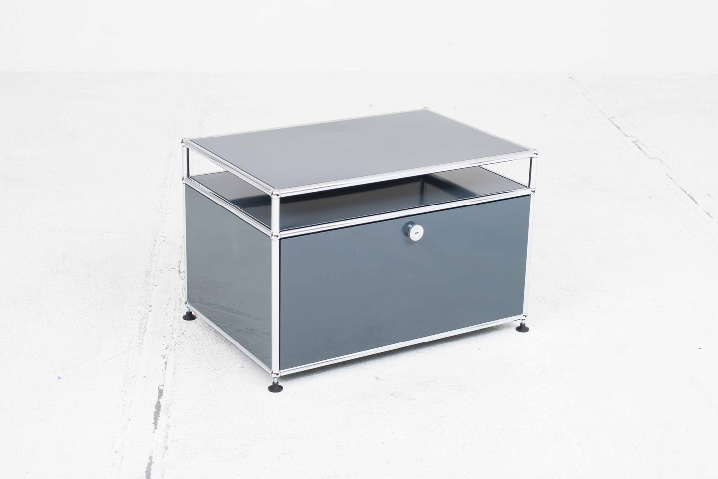 Meubles USM en gris anthracite