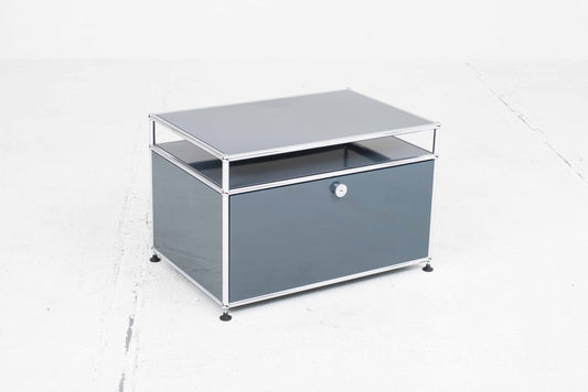 USM Möbel in Anthrazitgrau