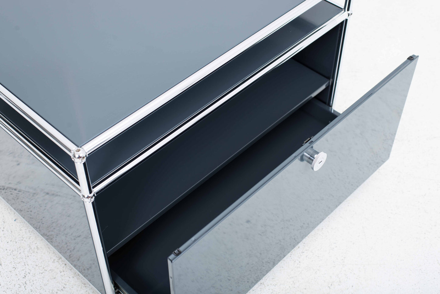 Meubles USM en gris anthracite