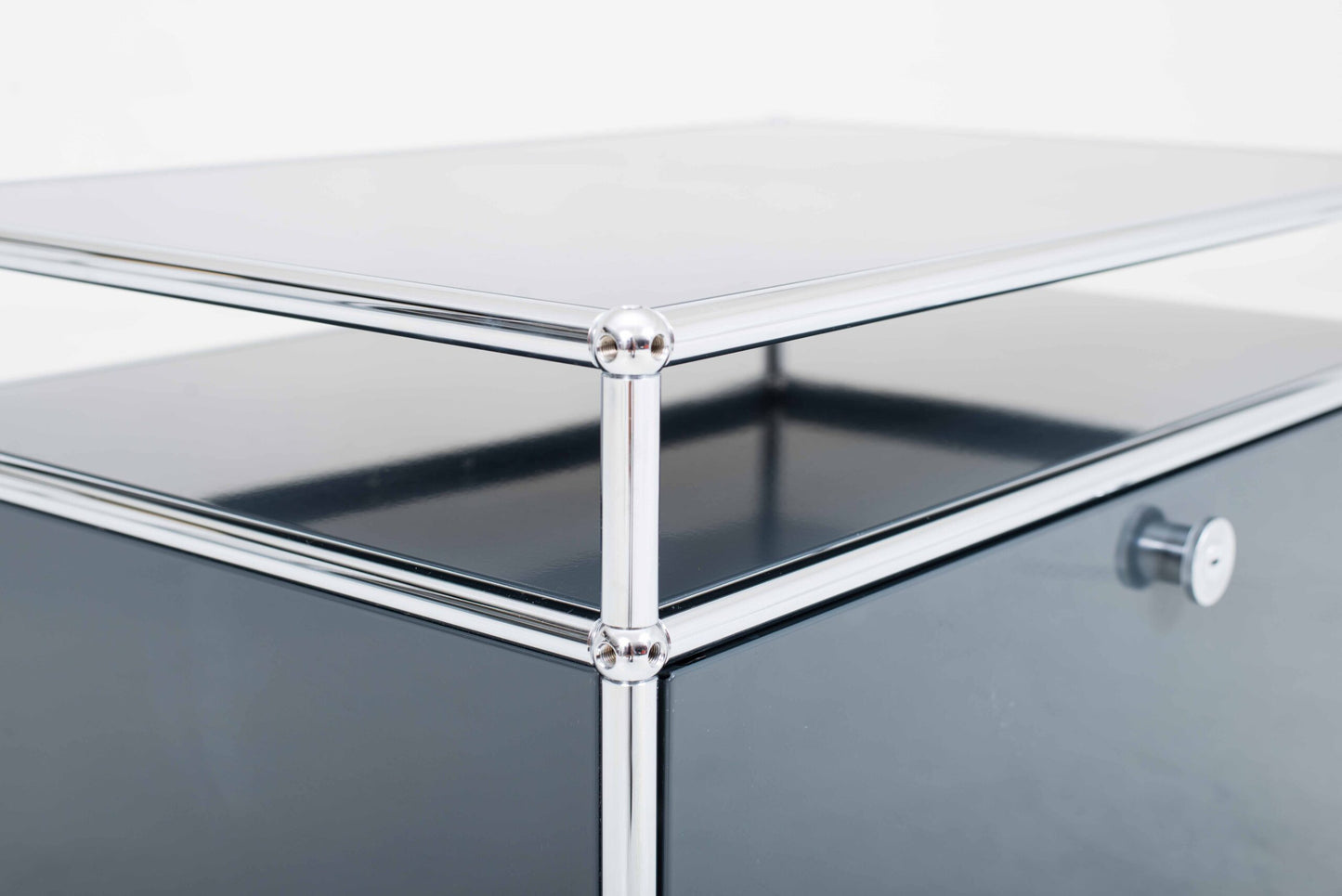 Meubles USM en gris anthracite