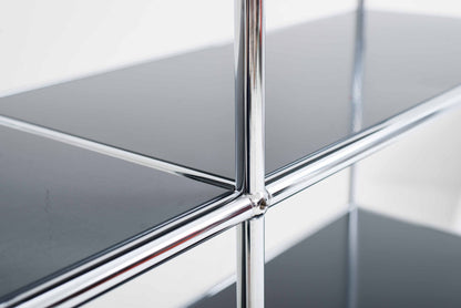 USM Regal in Anthrazitgrau