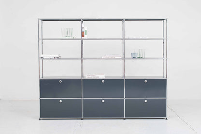 USM Regal in Anthrazitgrau