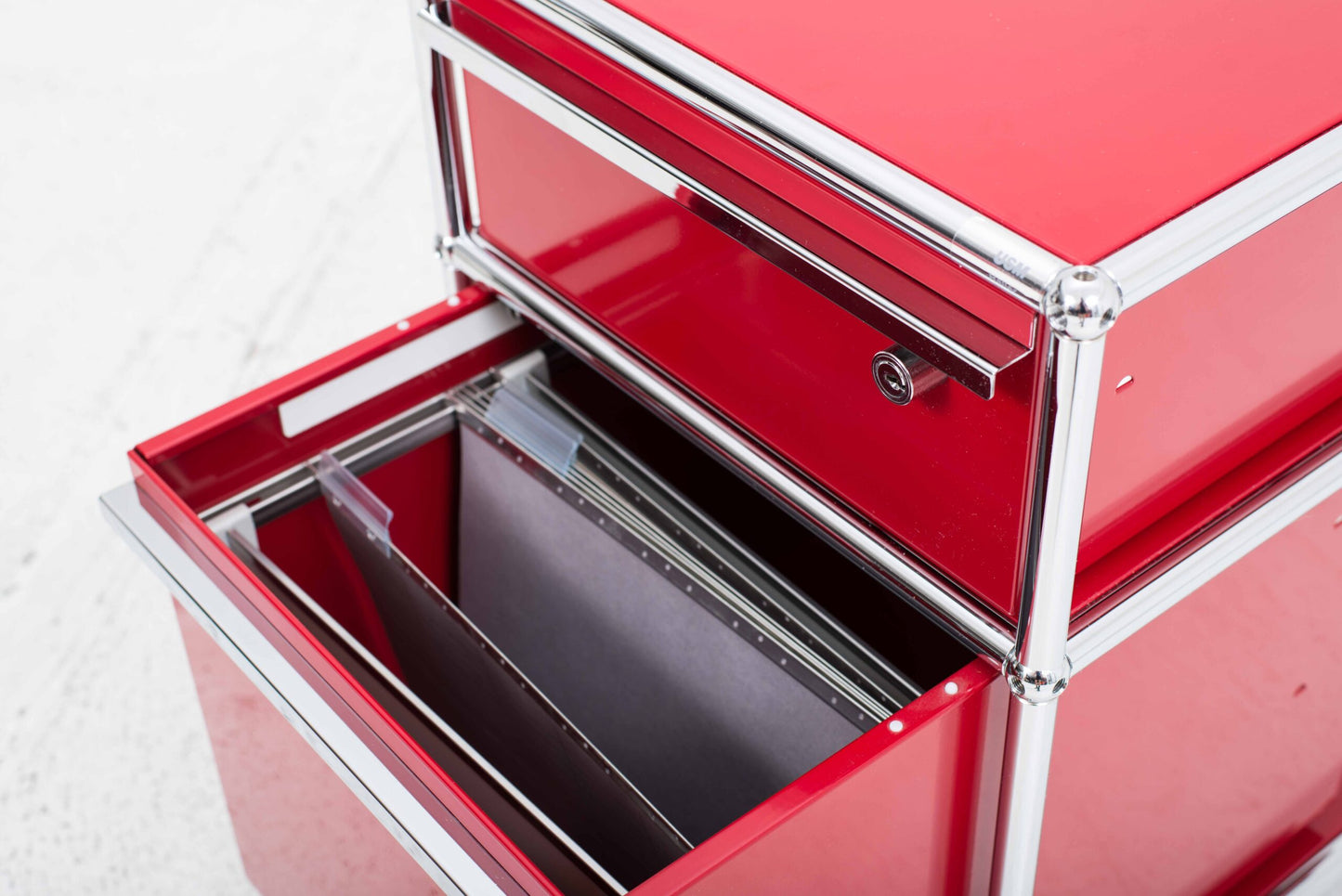 USM Rollcontainer Rubinrot