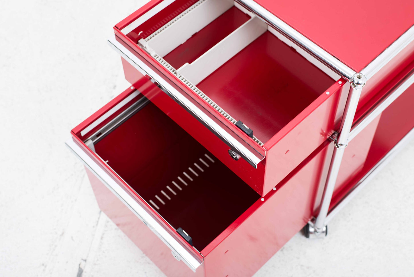 USM Rollcontainer Rubinrot