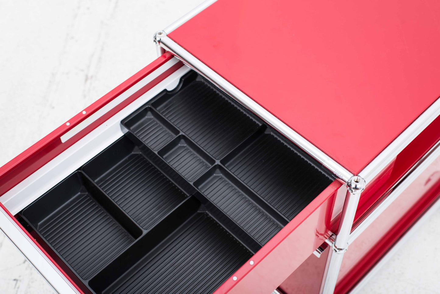 USM Rollcontainer Rubinrot