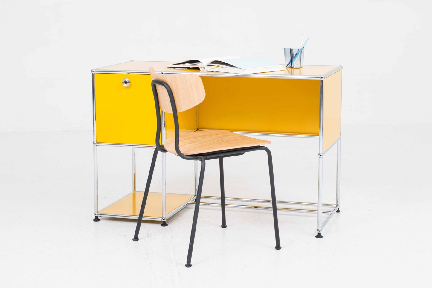 Vintage Schreibtisch B21 für USM goldgelb