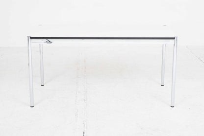 USM Schreibtisch 150cm x 75cm in Perlgrau