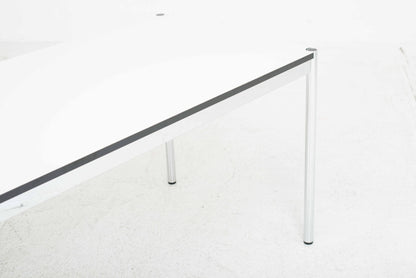 USM Schreibtisch 150cm x 75cm in Perlgrau