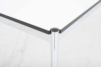 USM Schreibtisch 150cm x 75cm in Perlgrau