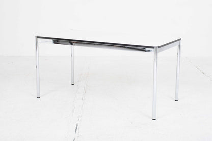 USM Schreibtisch 150cm x 75cm in Perlgrau