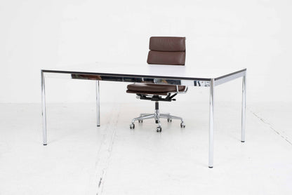 USM Schreibtisch 175cm x 100cm in Perlgrau